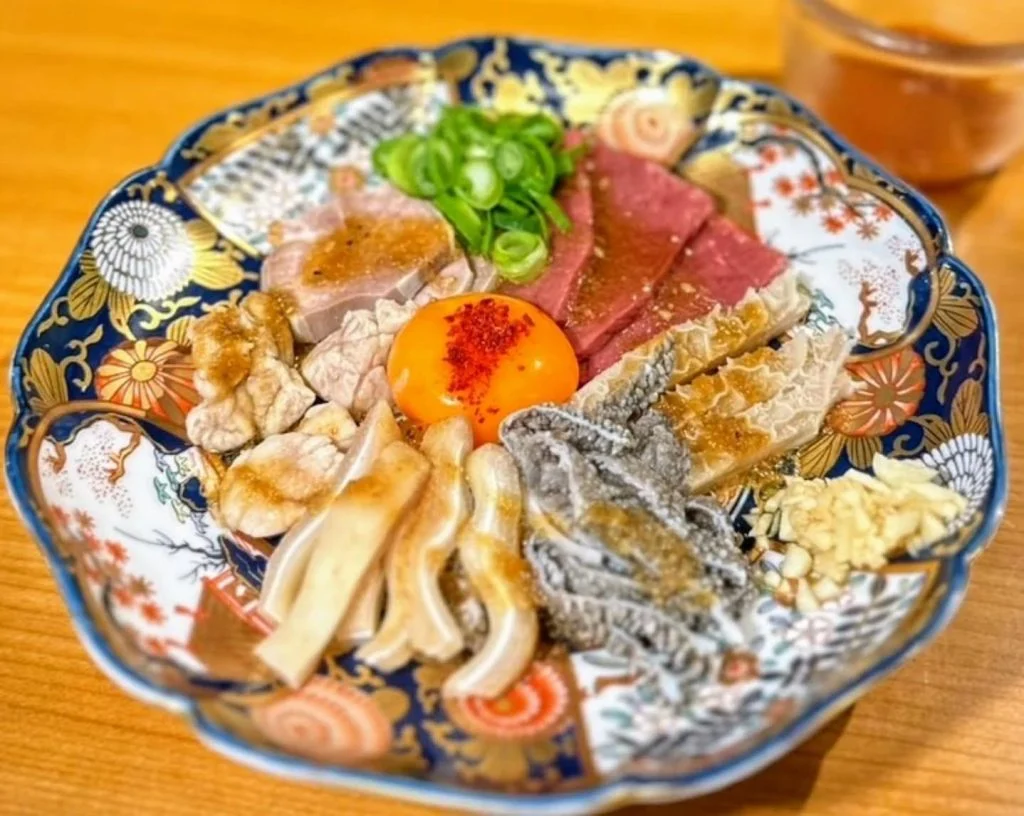 【肉刺し盛り　近日お目見え予定】