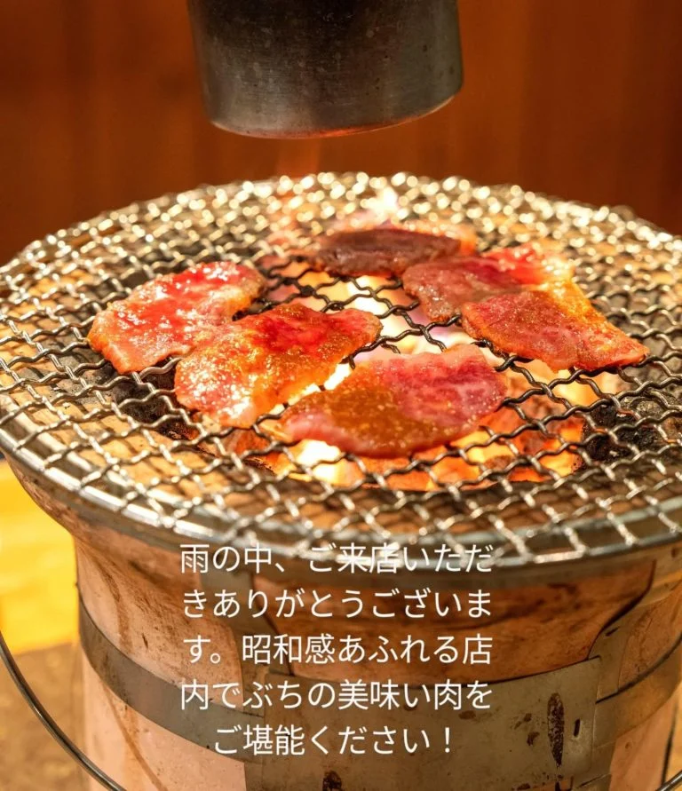 雨は夜には止む予報ですが、雨の中ご来店いただいても、濡れずに店内にお入りいただけます!