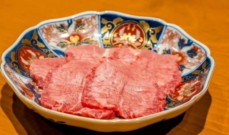 川越で楽しむ！炭火ホルモン焼肉と黒毛和牛の魅力【ぶち 川越店】