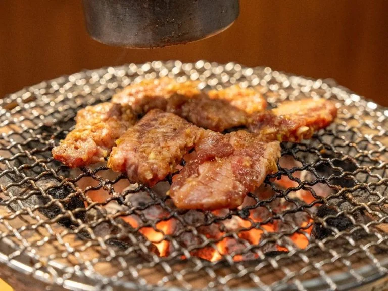 本川越駅からのアクセス抜群！黒毛和牛とホルモンが堪能できる【ぶち 川越店】の焼肉体験